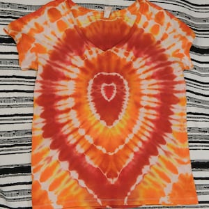 Woman&#39;s V-Neck Tie Dyed T-shirt (M)