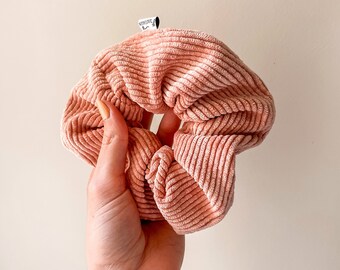 Medium fluwelen koningin scrunchie