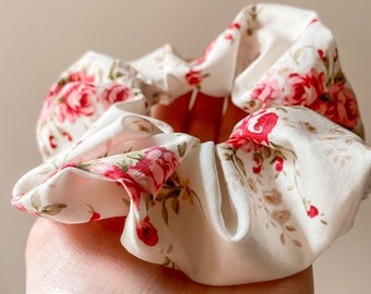 Bloom scrunchie