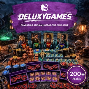 Könnte beinhalten: Ein Brettspiel-Set mit dem Text "DELUXYGAMES" und "COMPATIBLE ARKHAM HORROR: THE CARD GAME". Das Set enthält Spielsteine, Karten und Spielmarken in verschiedenen Farben, darunter Lila, Rot und Blau. Das Bild zeigt auch Charakterkarten und einen Totenkopf.