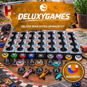 以下が含まれることがあります： DeluxyGames Deluxe Gear Boxesアップグレードキット。画像には、灰色のギアボックス、カラフルなギアシフトノブ、ミニチュアのレーシングカーを備えたボードゲームが写っています。ゲームにはサイコロと磁気エンブレムが含まれています。