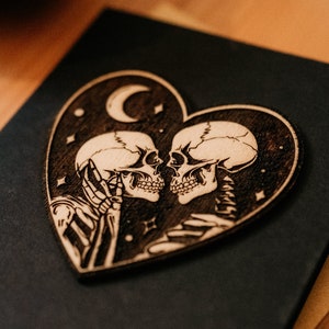 Lovers Skull Engraved Wooden Heart A6 Greeting Card | Valentines Anniversary Birthday Wedding Halloween Emo Gothic Moon Witchy