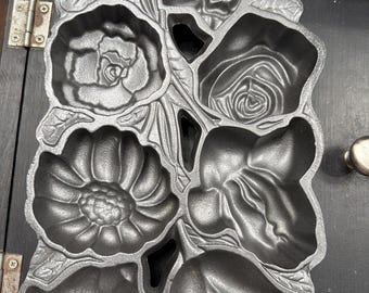 Vintage John Wright Cast Iron Muffin Pan: Floral Cornbread Mold