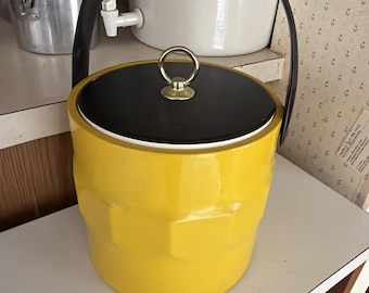 Cubitera de vinilo vintage color oro amarillo Kraftware, icónico artículo de bar retro de mediados de siglo B42