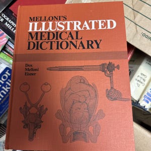 Puede incluir: Un libro rojo con el título "Melloni's Illustrated Medical Dictionary" en la portada. El libro presenta ilustraciones de herramientas médicas y un feto en el útero.
