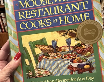 Moosewood Restaurant Cooks at Home: Fast and Easy Recipes - GOOD