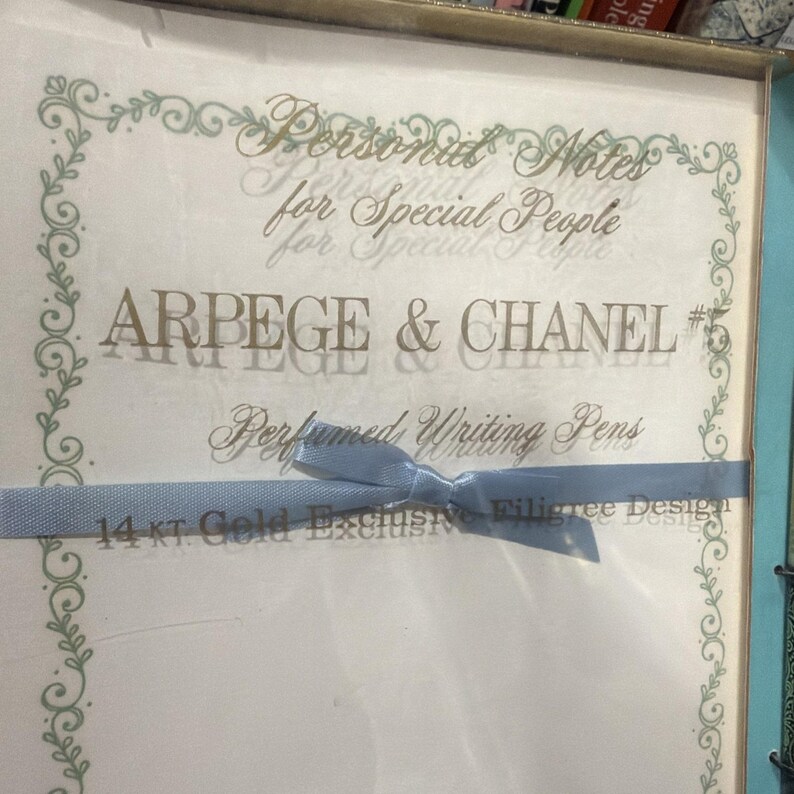 Arpege & Chanel No. 5 Juego de regalo de papelería con bolígrafo de perfume de oro de 14 quilates imagen 2
