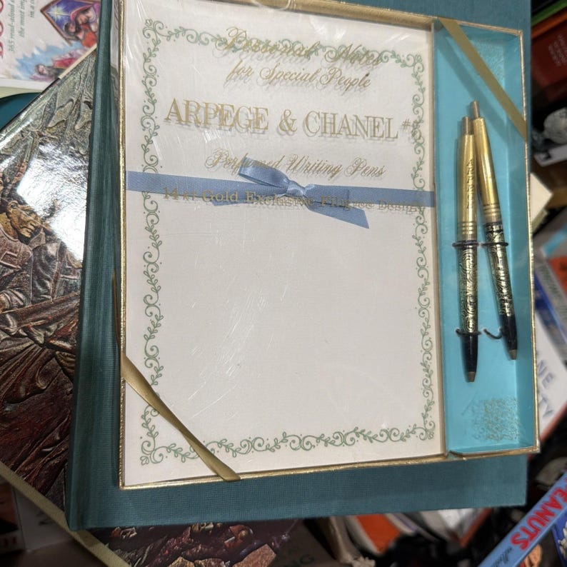 Arpege & Chanel No. 5 Juego de regalo de papelería con bolígrafo de perfume de oro de 14 quilates imagen 1