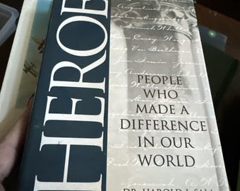 Heroes: People Who Made a Difference in Our World by Sala, Harold