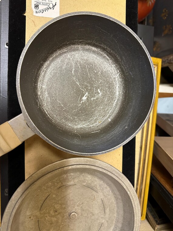 Vintage Club Supra Dutch Oven Set: Almond Aluminum, Non-stick Lids