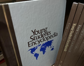 1980 Young Students Encyclopedia Complete 21 Volume Set  2 Dictionary + Atlas