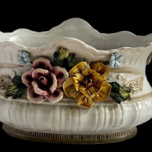 Capodimonte porcelain oval vase center