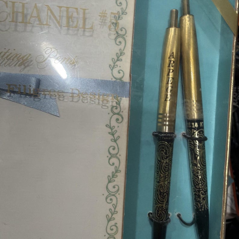 Arpege & Chanel No. 5 Juego de regalo de papelería con bolígrafo de perfume de oro de 14 quilates imagen 3