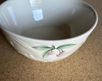 ガーデンパーティ用サービングボウル バスケットウィーブチェリー柄 - Pfaltzgraff USA ストーンウェア、マルチカラー仕上げ、直径7.25インチ - ダイニングテーブルウェア