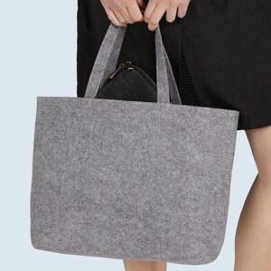 Personalized felt gift bag | Shopper with custom text | Gift bag with lettering | Hand-finished & individually printed bag Größe L - hellgrau