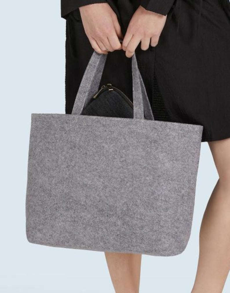 Personalized felt gift bag | Shopper with custom text | Gift bag with lettering | Hand-finished & individually printed bag Größe L - hellgrau