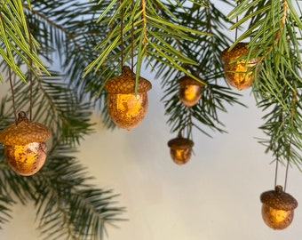 Lot de 12 glands de couleur bronze naturel, décorations pour sapin de Noël faites à la main en chêne véritable et peintes à la main selon la technique de serviettage