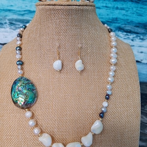 Abalone necklace,pearl necklace,shell necklace,beach necklace,gemstone necklace,unique jewellery,summer necklace,gifts for mom women