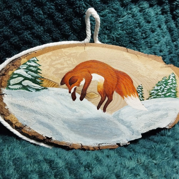 Fuchs im Schnee handgemalt auf Holzscheibe - Hängende Dekoration - Fuchsgemälde aus Acryl - Originale Wandkunst