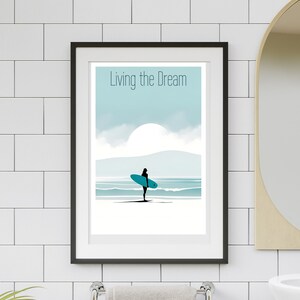 Seaside Serenity: Minimalistisches Poster für Surferinnen