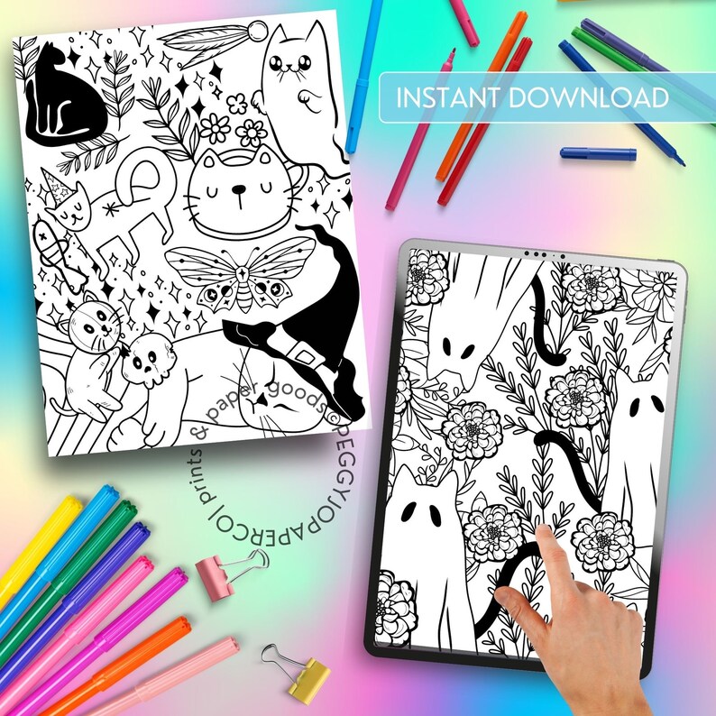 Puede incluir: Dos p&aacute;ginas para colorear imprimibles en blanco y negro con lindos gatos con temas florales y de brujas. Las p&aacute;ginas est&aacute;n en una tableta y una hoja de papel. El texto "INSTANT DOWNLOAD" es visible en la parte superior de la imagen.