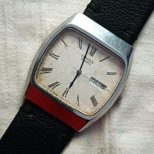 Vintage Citizen Quartz Watch – 80s Square Roman Numeral Day-Date