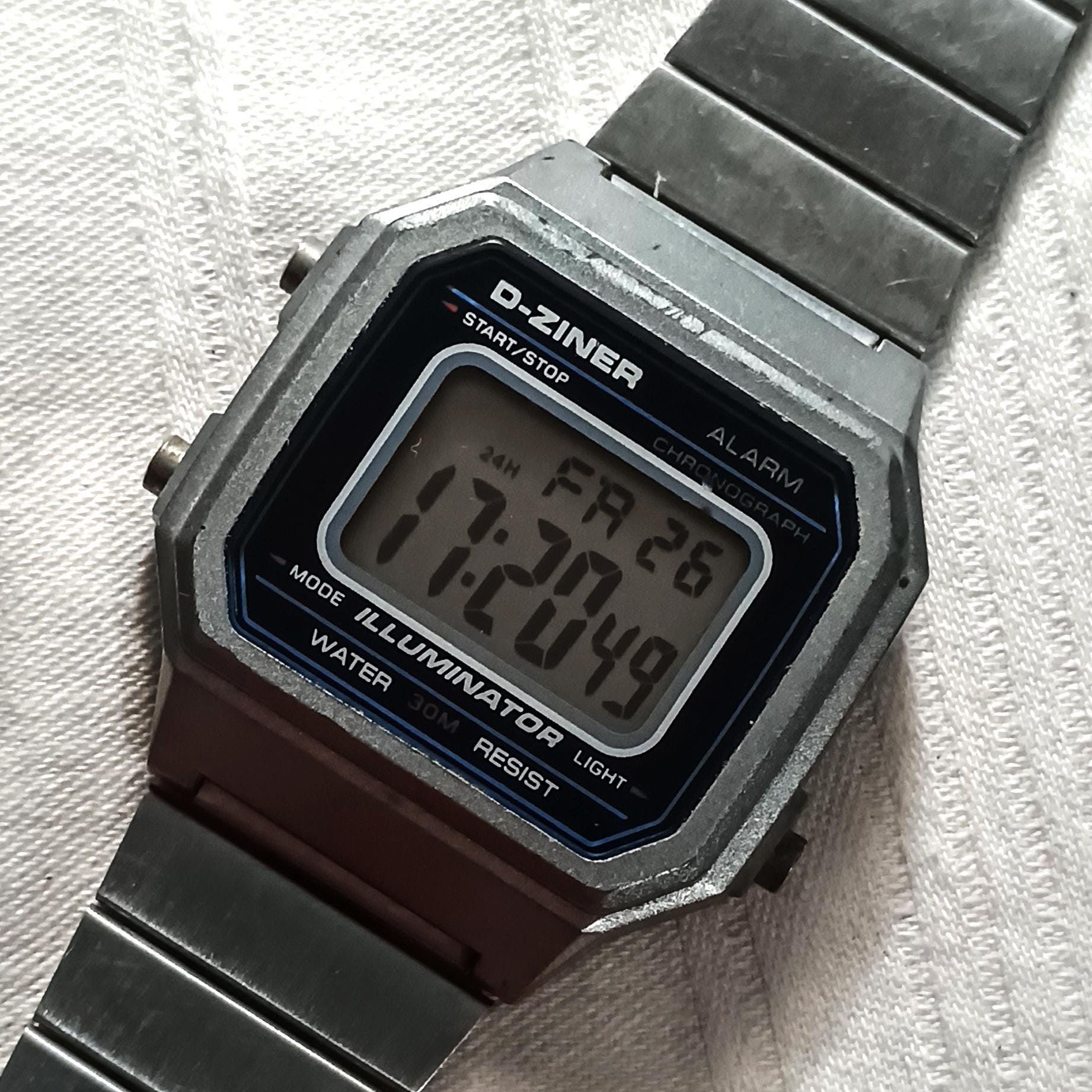 D-ziner Digital Watch Retro 80s Style Vintage Look Alarm