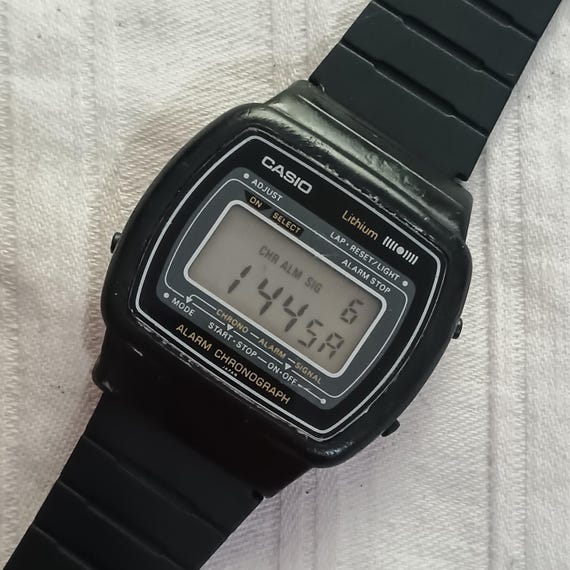 Vintage Casio F-81 Watch 1982 Japan – Early Lithium Chronograph