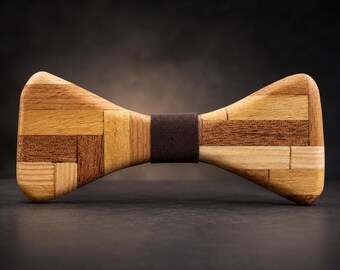 Pajarita de madera hecha a mano