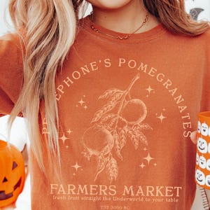 Camisa de Perséfone con granada, camisa del mercado de agricultores de Hades, ropa de Dark Academia, artículos de brujería de Demeter, Librariancore, Perséfone, griego antiguo