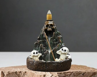 Queimador de incenso com refluxo de caveira: cascata de fumaça gótica, decoração de Halloween