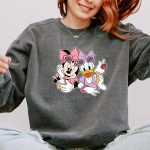 Moletom Comfort Colors® Minnie Mouse e Daisy combinando, viagem à Disney, moletom Minnie e Daisy, moletom Disney Friends, presente Disney