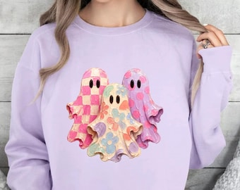 Bluza Comfort Colors® z kwiatowym motywem ducha, bluza z motywem ducha na Halloween, sweter w kratkę z duchem, wygodna bluza na Halloween, prezent na Halloween
