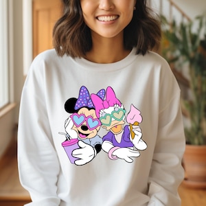 Comfort Colors® Minnie Mouse e Daisy combinando com moletom, moletom Disney Girl, moletom Minnie e Daisy, férias Disney, presente de aniversário