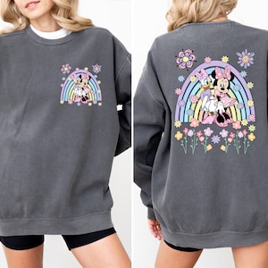 Suéter Comfort Colors® Daisy Duck Minnie Mouse, moletom com capuz Magic Kingdom, moletom floral Minnie & Daisy, presente Disney, moletom com capuz Disney Friends