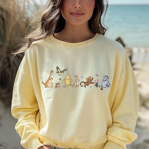 Sweat-shirt Winnie l'ourson Comfort Colors®, sweat à capuche Disney Pooh, sweat à capuche Friends, voyage Disney, sweat-shirt dessin animé mignon, sweat à capuche familial l'ourson