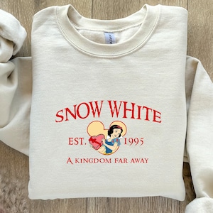 Retro Disney Snow White Sweatshirt, Disney Snow White Sweat,Disney Princess Sweat, Snow White Disney Snacks Sweatshirt, Disneyland Princess