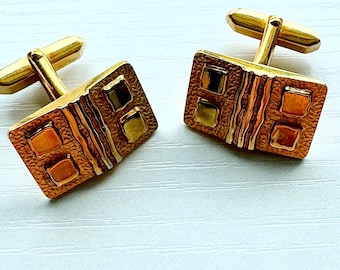 Gents 1960s vintage polished gold plated rectangular detailed cuff links , pre owned VGC
