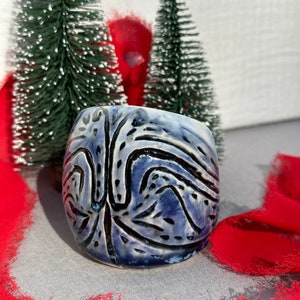 Handmade Carved Sgraffito Ceramic Stoneware Blue Black White Salt Cellar Pig Pottery imagem 3