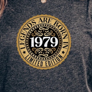 1979 伝説は1979年に誕生 Tシャツ ヴィンテージ 1979 Tシャツ 1979 マイルストーン ギフト シャツ ユニセックス クルー Tシャツ