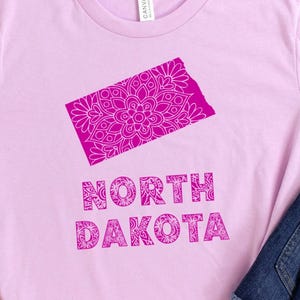 Nord Dakota Mandala Design T-Shirt, Nord Dakota State Art, Südlicher Stil, Geschenk für Nord Dakota Liebhaber, Sommermode