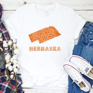 Nebraska Mandala Design T-Shirt, Unisex Jersey T-Shirt mit Nebraska State Art, südlicher Stil, Geschenk für Nebraska-Liebhaber, Sommermode