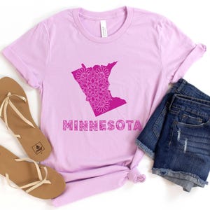Minnesota Mandala Design Tee, Unisex Jersey T-Shirt mit Minnesota State Art, Südlicher Stil, Geschenk für Minnesota Liebhaber, Sommermode