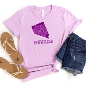 Nevada Mandala Design Tee, Unisex Jersey T-Shirt mit Nevada State Art, Südlicher Stil, Geschenk für Nevada Liebhaber, Sommermode