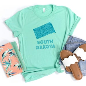 South Dakota Mandala Design Tee, Süddakota Zustand Kunst, Südlicher Stil, Geschenk für Süddakota Liebhaber, Sommermode