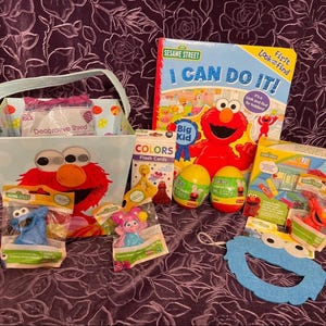 Novos cartões de cesta de Páscoa do Monstro dos Biscoitos Elmo da Vila Sésamo, ovos, livros e figuras