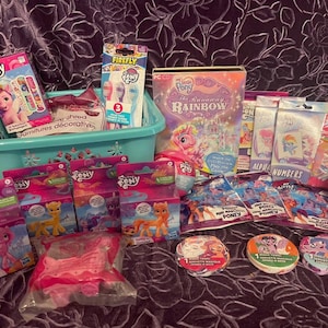Nuevas figuras de cestas de Pascua de My Little Pony, ponis, juegos de cartas, bolsas sorpresa, huevos, CD