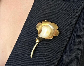 Vintage Flower Brooch Natural Quartz Stone, Gold Tone Floral Pin