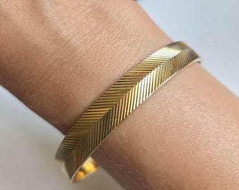 Vintage Herringbone Bangle Engraved Chevron Pattern Bracelet Gold Tone Minimalist Jewelry