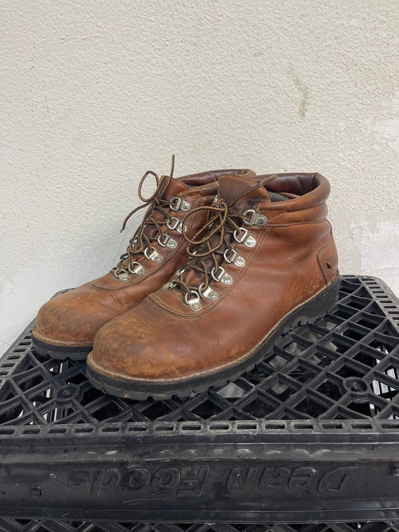 danner classic hiking boots